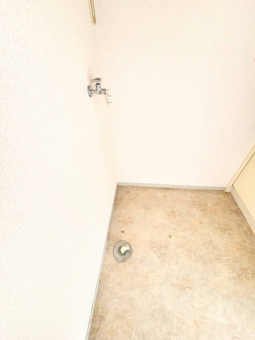 物件内観写真16　(洗濯機置場)