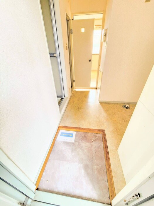 物件内観写真18　(玄関)