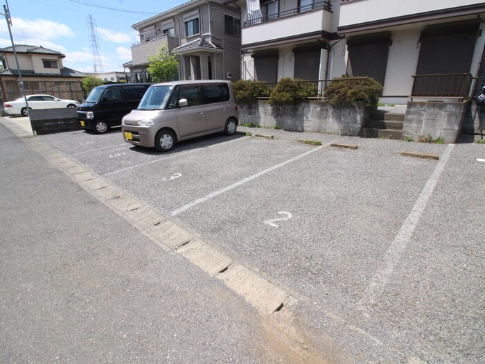 物件外観写真2　(駐車場)