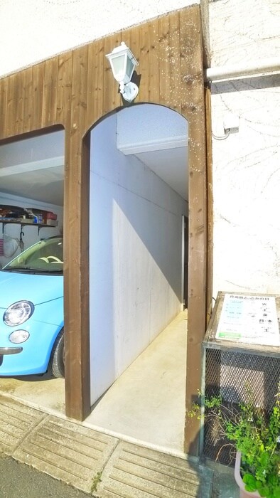 物件外観写真2　(エントランス部分)