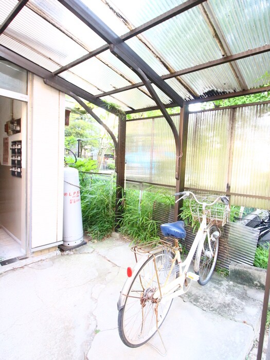 物件外観写真5　(駐輪場)