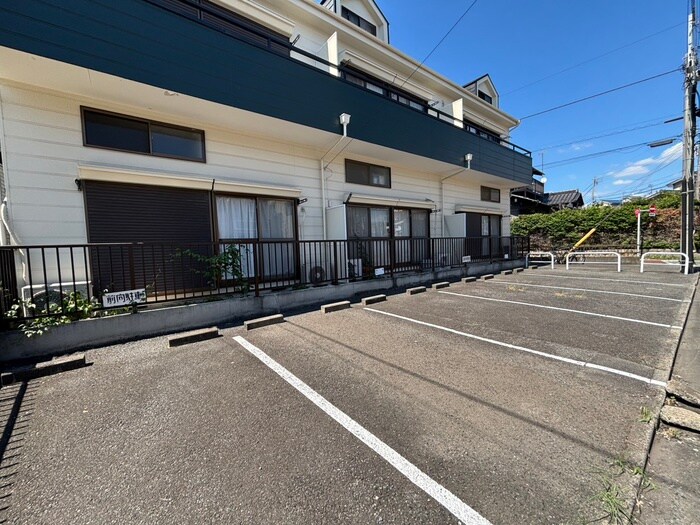 物件外観写真4　(駐車場)