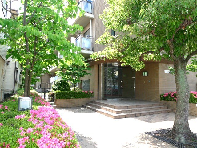 物件外観写真1　(エントランス部分)