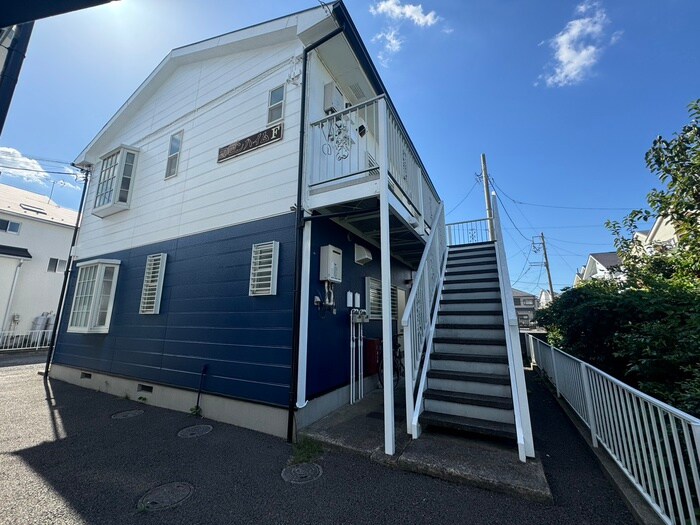 物件外観写真2　(エントランス部分)