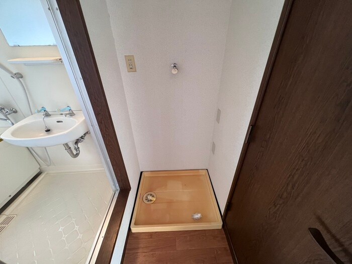 物件内観写真14　(洗濯機置場)