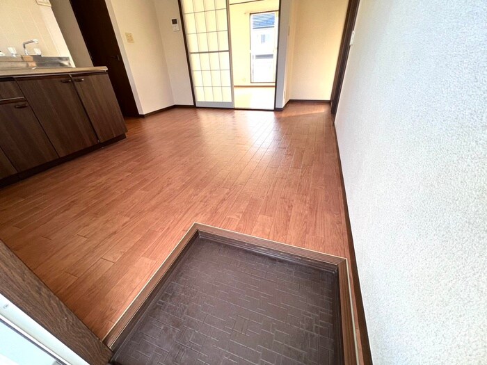 物件内観写真16　(玄関)
