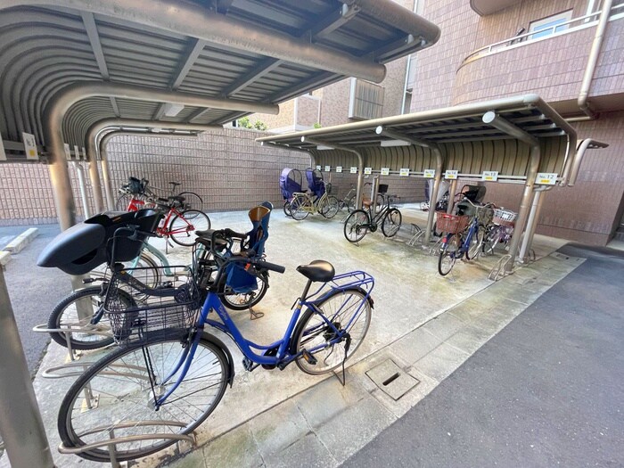物件外観写真3　(駐輪場)