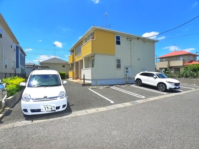 物件外観写真4　(駐車場)