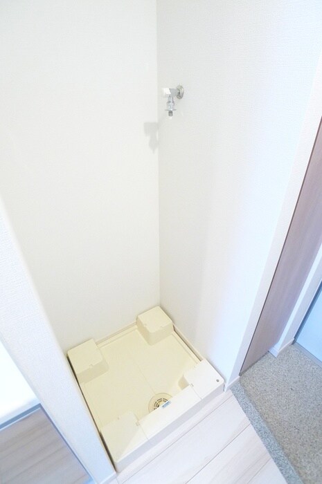 物件内観写真12　(洗濯機置場)