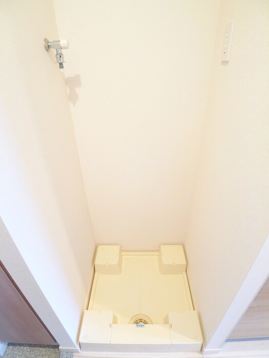 物件内観写真12　(洗濯機置場)