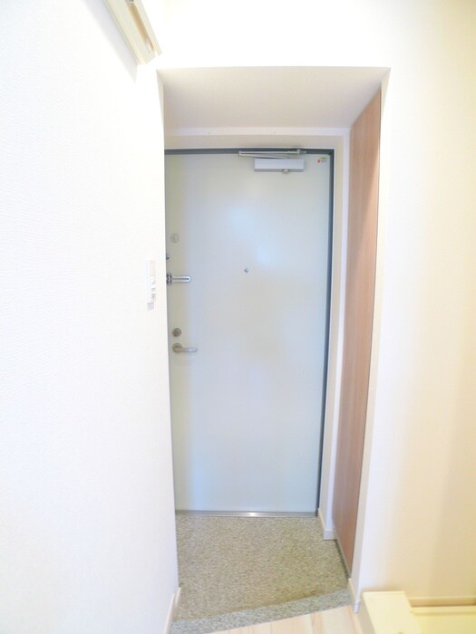 物件内観写真18　(玄関)
