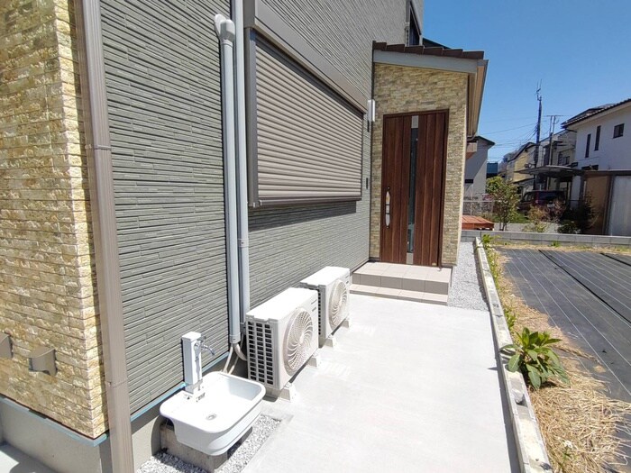 物件外観写真5　(エントランス部分)