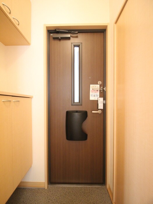 物件内観写真5　(玄関)