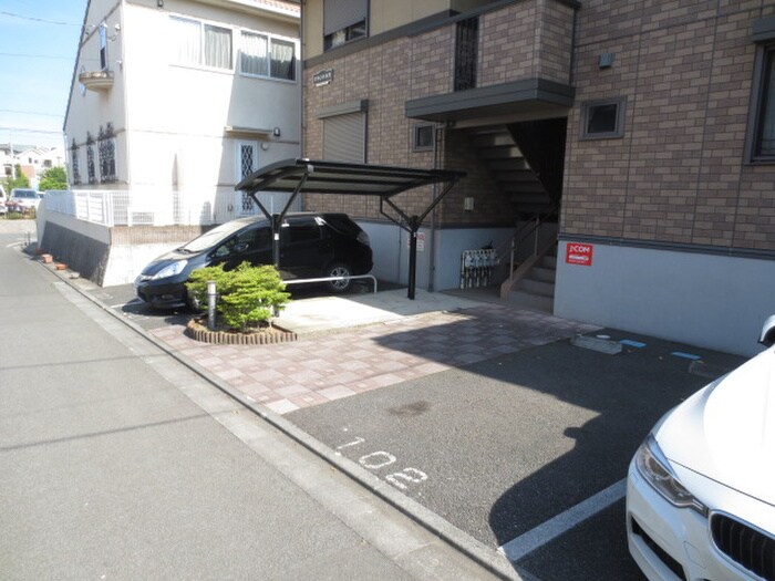 物件外観写真3　(駐車場)