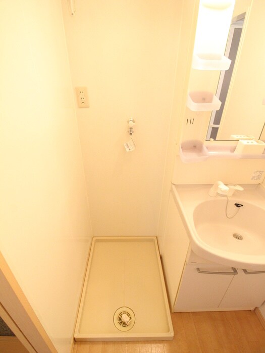 物件内観写真13　(洗濯機置場)