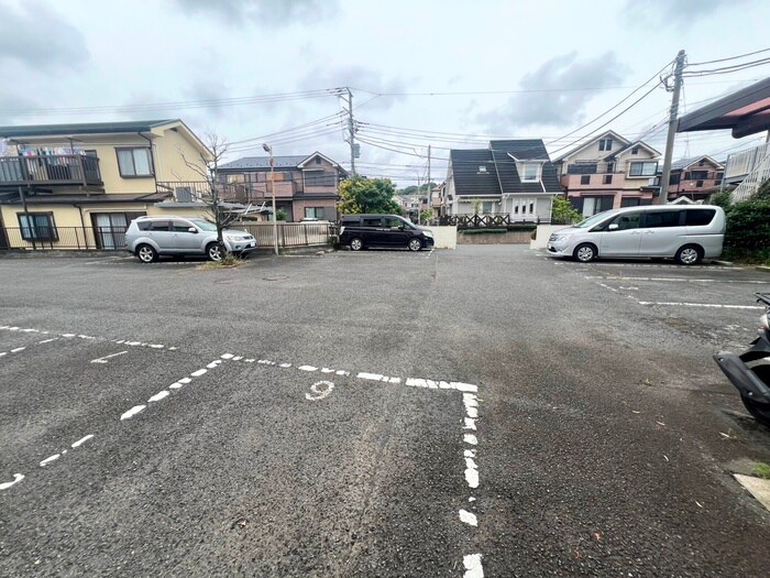物件外観写真3　(駐車場)