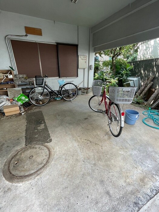 物件外観写真4　(駐輪場)