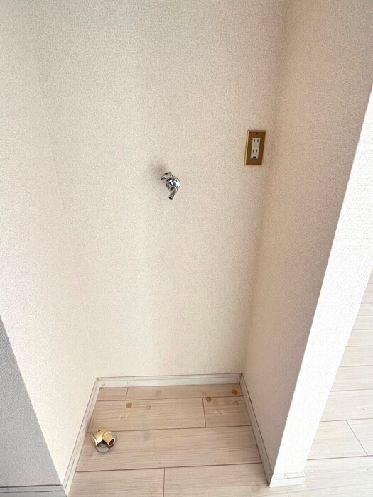 物件内観写真18　(洗濯機置場)