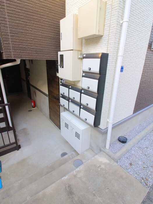 物件外観写真3　(エントランス部分)