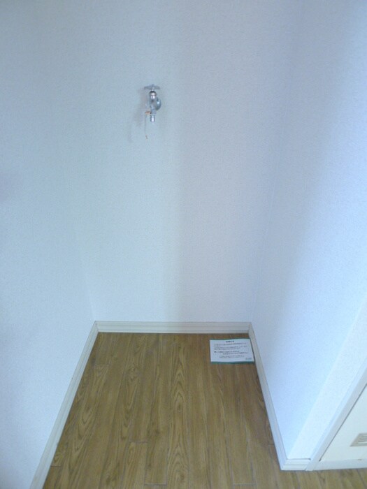 物件内観写真14　(洗濯機置場)