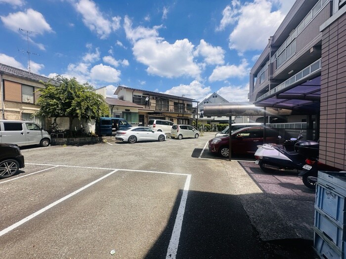 物件外観写真2　(駐車場)