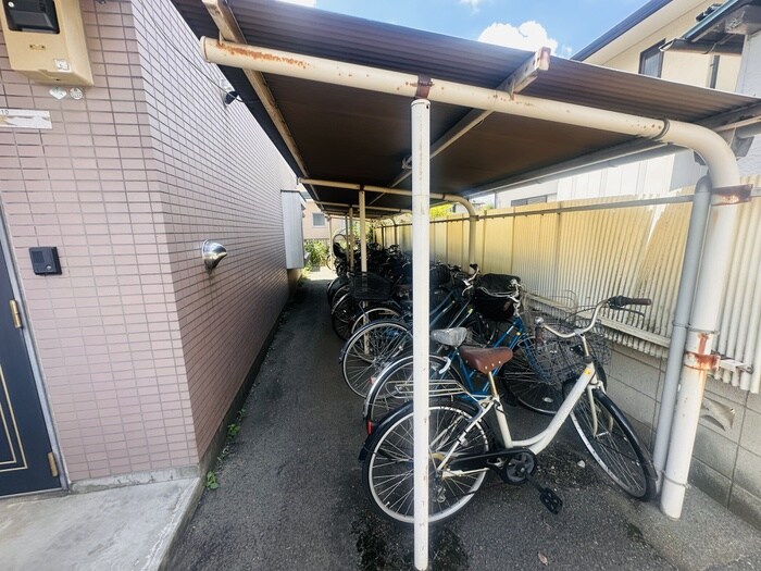 物件外観写真5　(駐輪場)