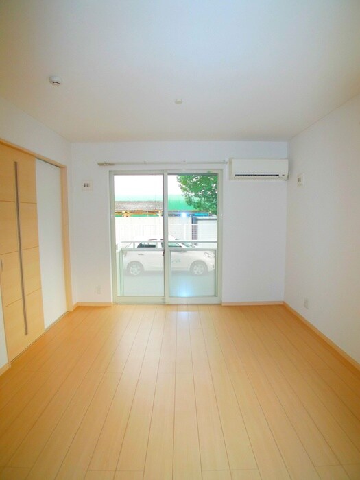 物件内観写真8　(室内からの展望)