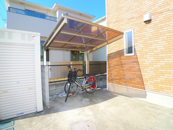 物件外観写真3　(駐輪場)