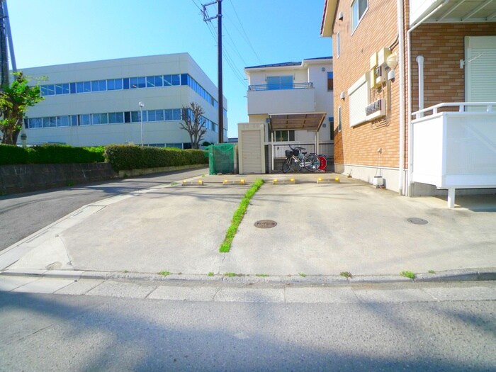 物件外観写真4　(駐車場)