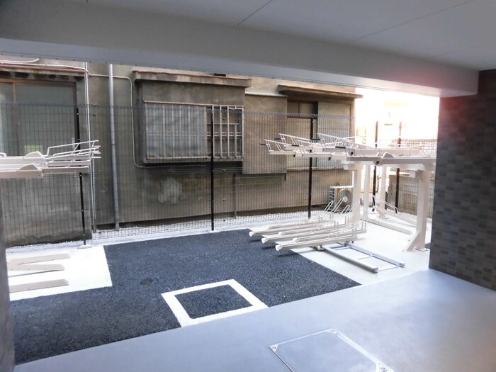 物件外観写真4　(駐輪場)