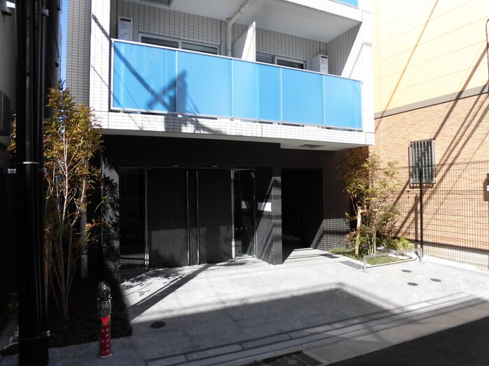 物件外観写真6　(エントランス部分)