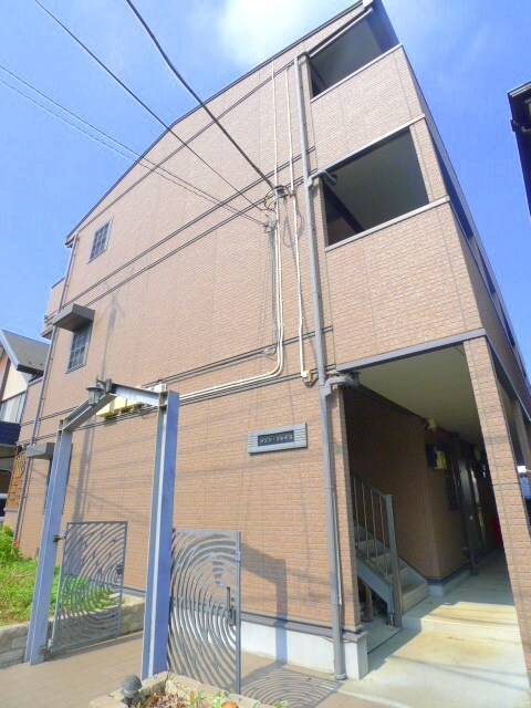 物件外観写真1　(エントランス部分)