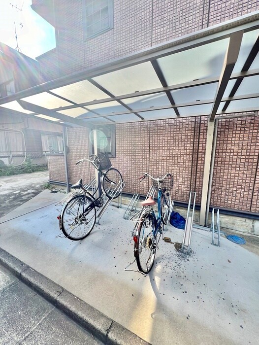 物件外観写真4　(駐輪場)