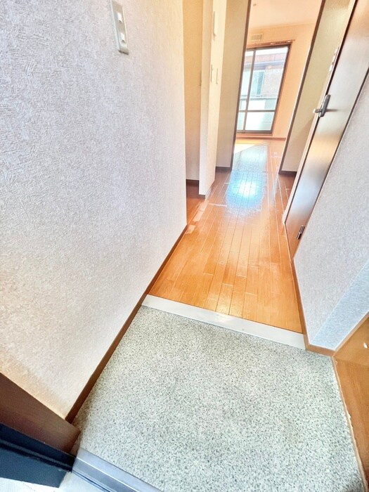 物件内観写真13　(玄関)