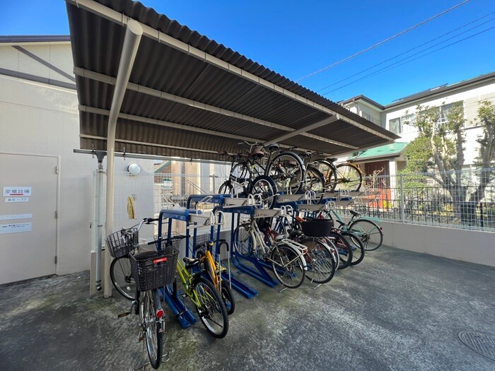 物件外観写真4　(駐輪場)