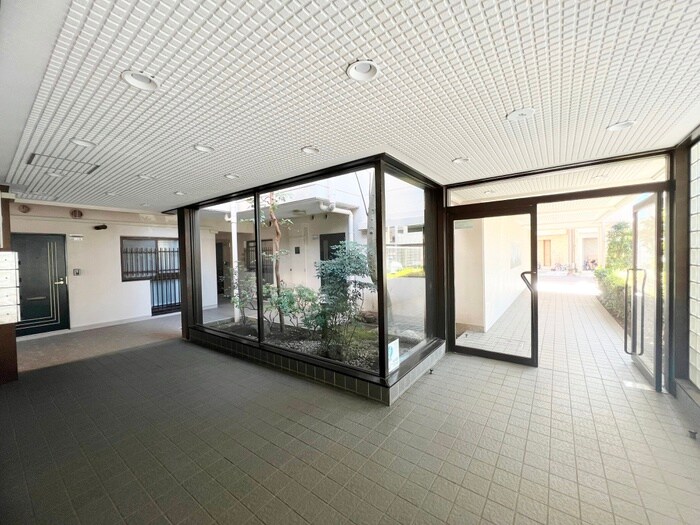 物件外観写真5　(エントランス部分)