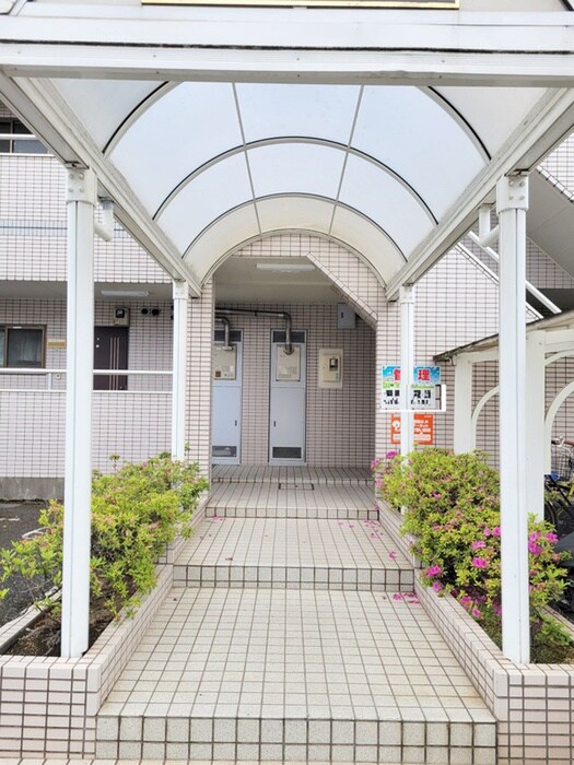 物件外観写真2　(エントランス部分)
