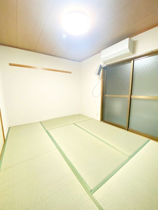 物件内観写真8　(室内からの展望)