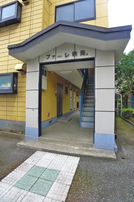 物件外観写真4　(エントランス部分)