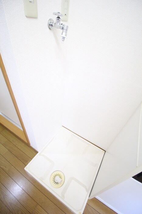 物件内観写真10　(洗濯機置場)