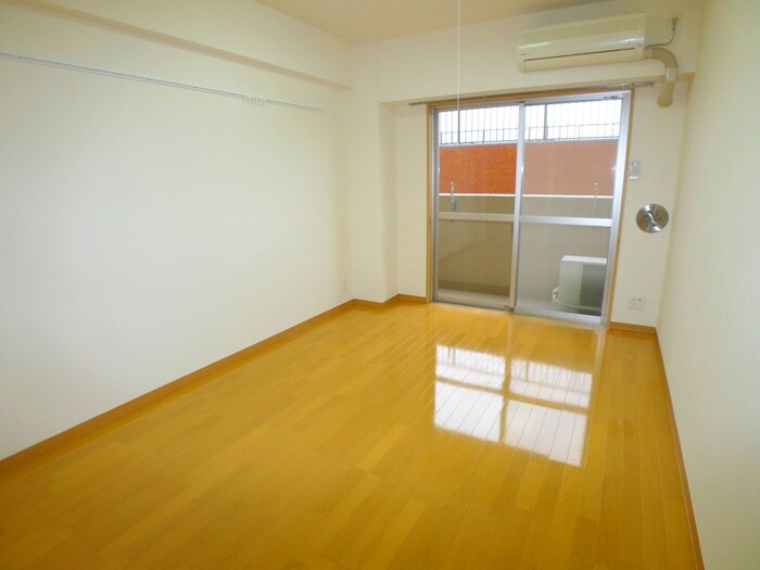 物件内観写真7　(室内からの展望)