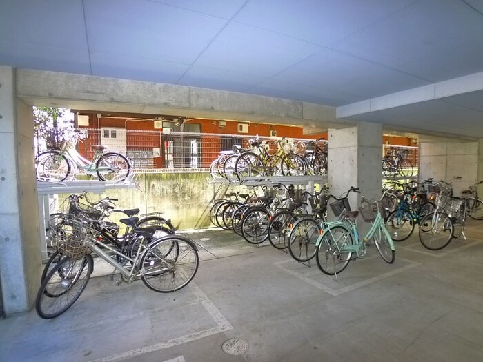 物件外観写真6　(駐輪場)