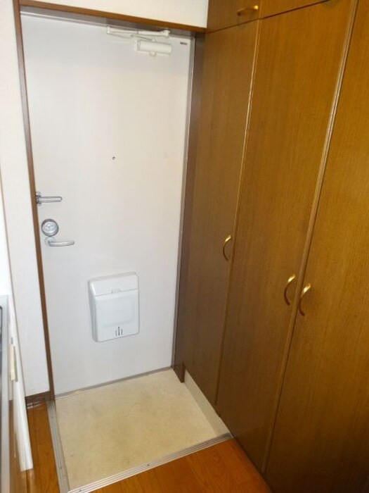 物件内観写真10　(玄関)