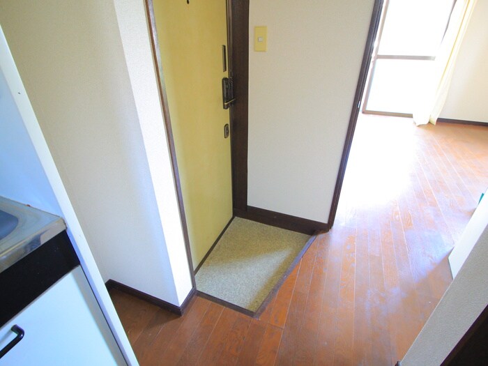物件内観写真14　(玄関)