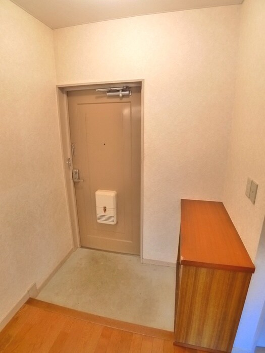 物件内観写真13　(玄関)