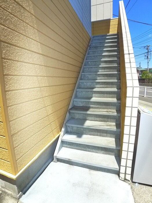 物件外観写真4　(エントランス部分)