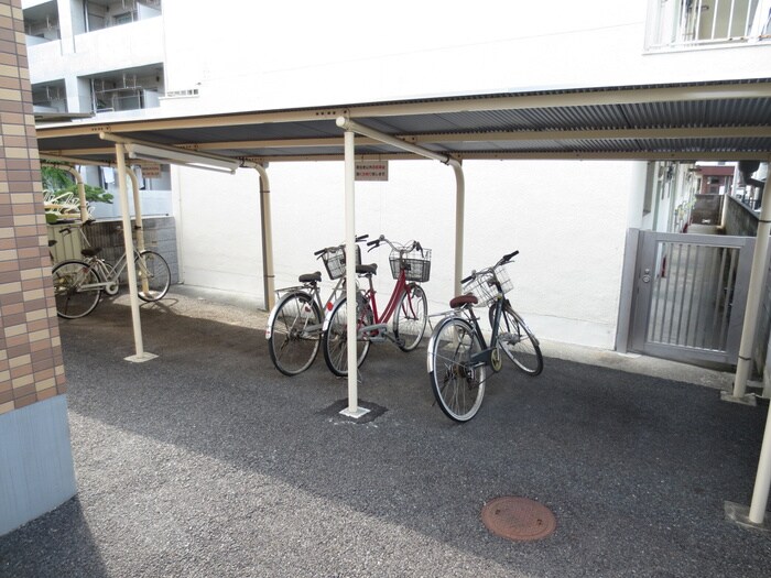 物件外観写真5　(駐輪場)