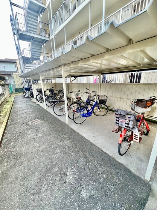 物件外観写真3　(駐輪場)