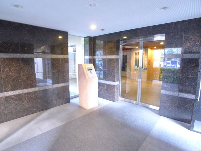 物件外観写真4　(エントランス部分)