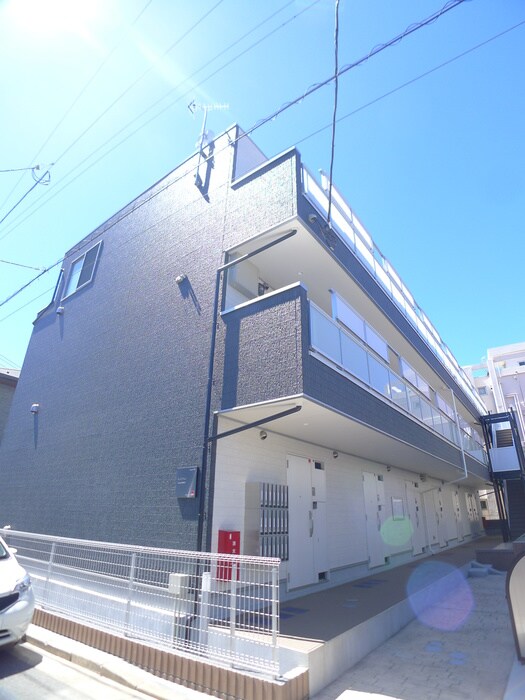 物件外観写真2　(エントランス部分)